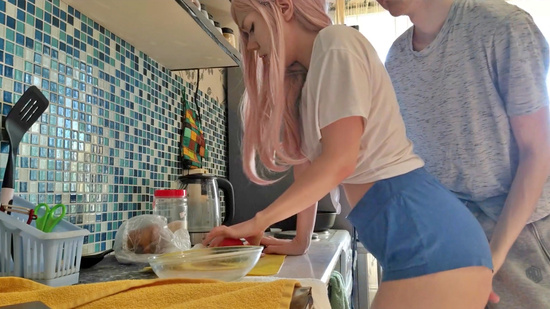 Как Сводная Сестра не Отказалась от анального секса на кухне!