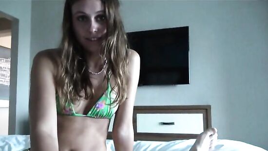 Падчерица кончает с отчимом по домашнему - возбуждающая порнушка