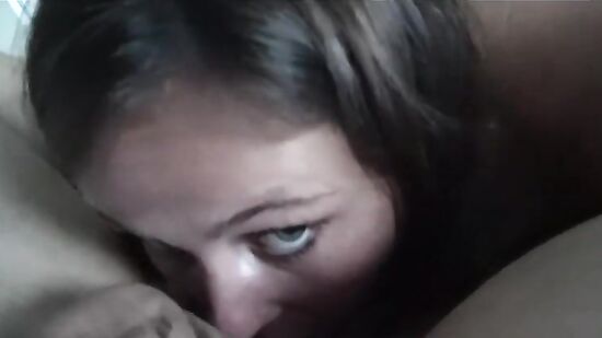 Падчерица кончает с отчимом по домашнему - возбуждающая порнушка