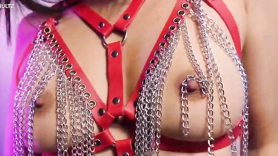 Буду соблазнять тебя и трахать киску большим дилдо