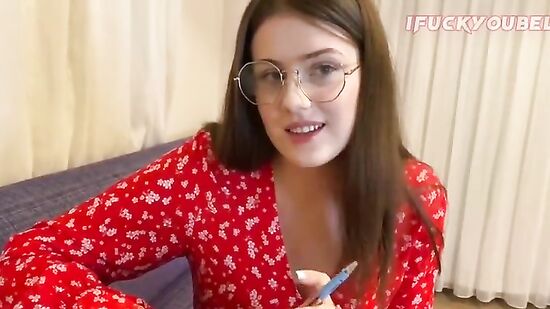 Милая училка учит так себе, за то классно сосет...