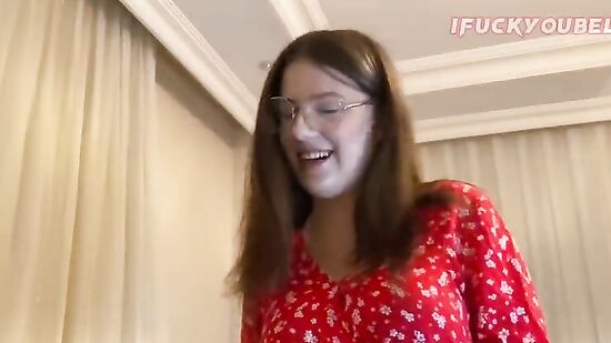 Милая училка учит так себе, за то классно сосет...