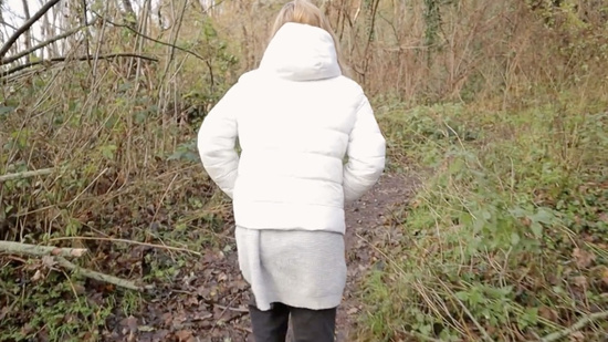 Ходили с подругой по парку и захотели кончить прямо на улице