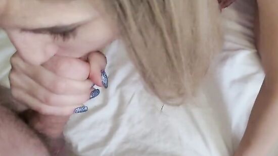 Увидел женушку и захотел утреннего секса со спермой в ротик