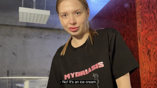 Это что за пятно на футболке? - ..Эммм - это мороженое!