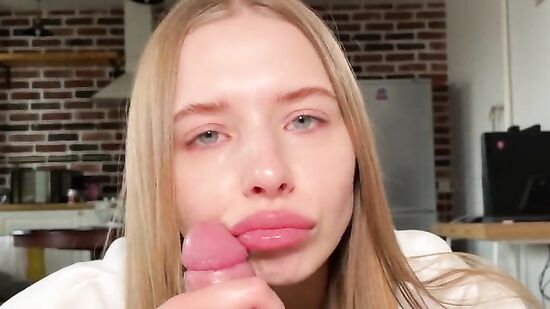 Классное порно русской парочки снятое на телефон от первого лица