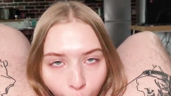 Классное порно русской парочки снятое на телефон от первого лица