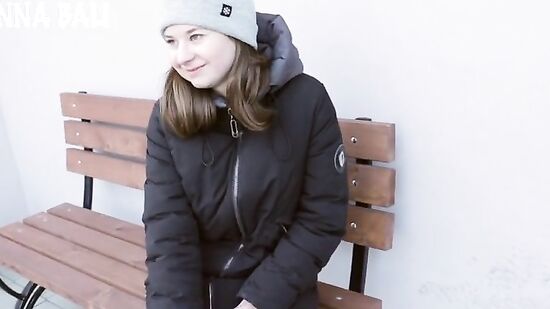 Разговаривала с мужем по телефону, исказала как хочет облизать его член, а парень подумал, что это ему