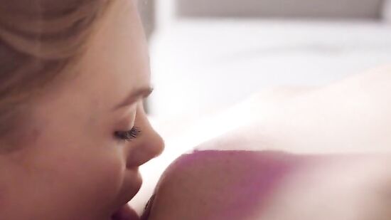 Красивая девушка, красиво лижет красивую киску своей подружки