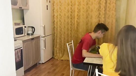 Поломался ноутбук, решила позвать друга на помощь