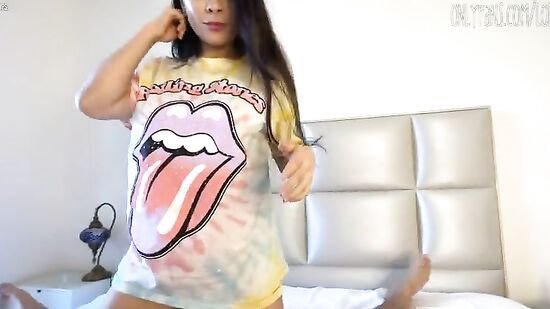 Не дала парню посидеть в планшете, потому что киска хочет секса