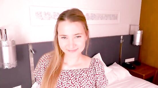 Привет, мне 25 лет, я русская девушка и пришла на порно кастинг