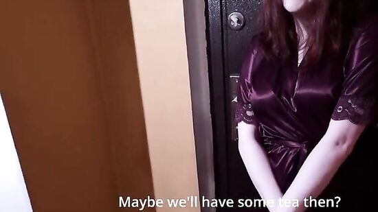 Соседка зашла за солью, и призналась, что год не было секса и ужасно хочет трахаться