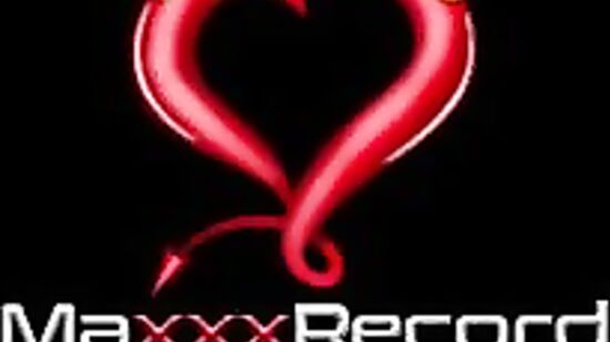 Секс на работе с горячей секретаршей-давалкой