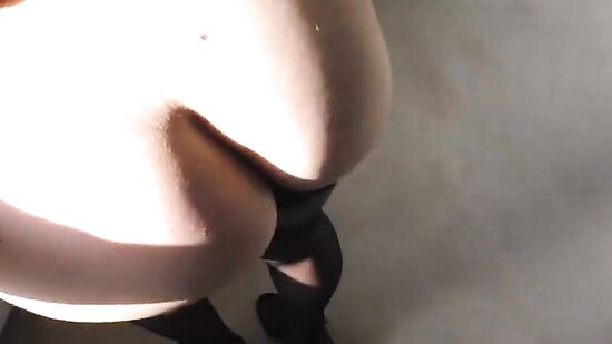 Похотливая русская риэлторша классно сосет и трахается раком