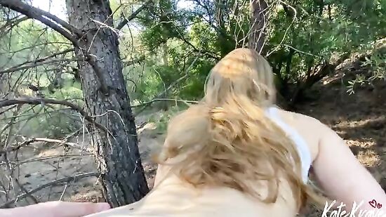 Быстрый секс на природе в реальном порно от первого лица