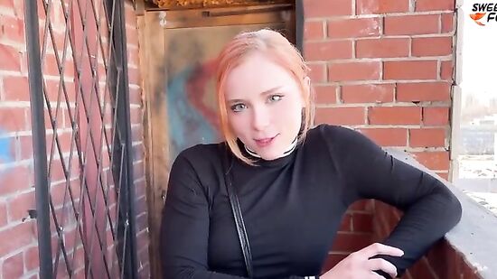 Муж уехал, а жена-милашка изменяет с соседом