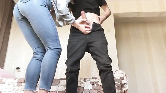 Пригласил новую девушку к себе домой, пока никого не было