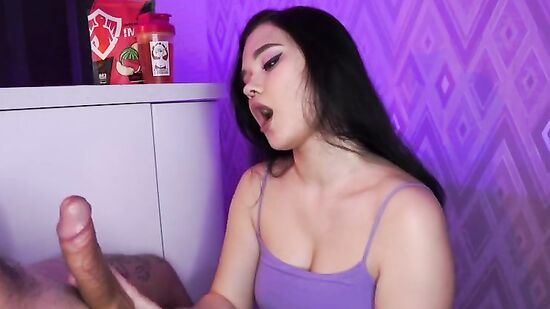 Как же я люблю, когда твой большой, каменный член стреляет мне на лицо