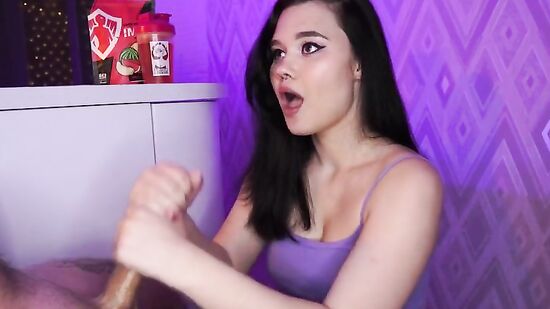 Как же я люблю, когда твой большой, каменный член стреляет мне на лицо