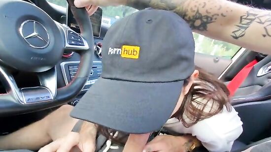 Отсосала другу за то, что покатал на Мерсе!