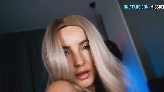 Страстный секс в вечерней спальне с очень красивой девушкой