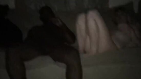 Большой черный член доводит девушку до оргазма