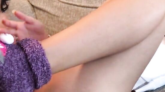 Парню явно нравится лизать, особенно когда подруга держит его за волосы