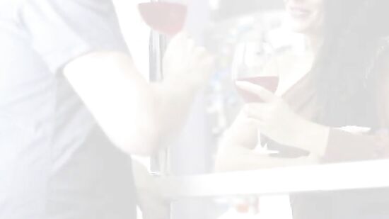 Пригласил девушку на свидание, угостил алкоголем и трахнул после этого