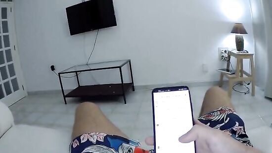 Хотел продержаться без секса весь месяц, но девушка не дала