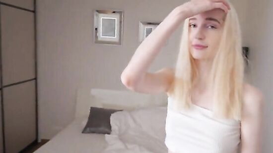 Моя падчерица специально соблазняет на секс