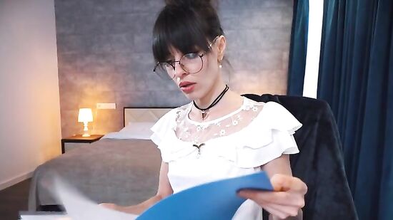 Босс трахнул в анал свою секретаршу и кончил в неё