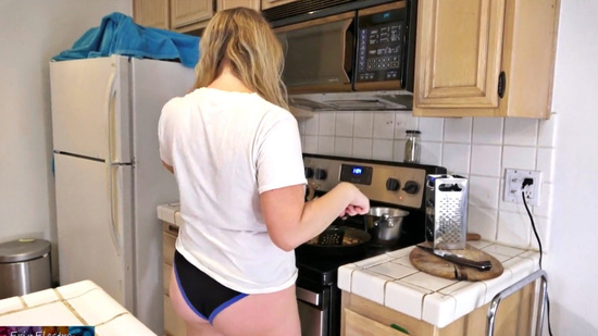 ВСЕГДА ХОЧУ СЕКСА, когда СЕСТРА Готовит (ВОТ ТАК)