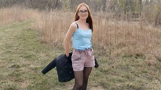 Леся сосет на природе и громко стонет от анального секса