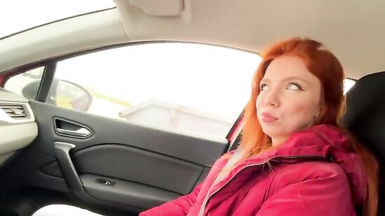 Попросила парня подвезти её до соседнего города, а за поездку расплатилась минетом