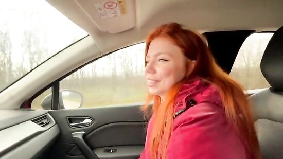 Попросила парня подвезти её до соседнего города, а за поездку расплатилась минетом