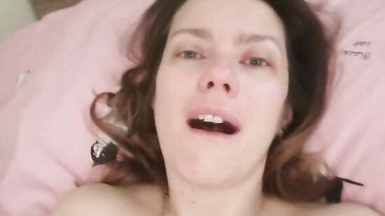 Утро с 40 летней русской мамкой и её мокрой киской