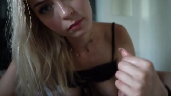 Сосу в белых носочках и дрочу член любимого