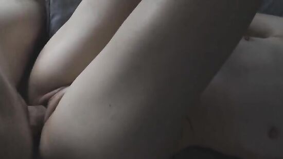 Ленивый и сладкий утренний секс с молодой фитоняшкой