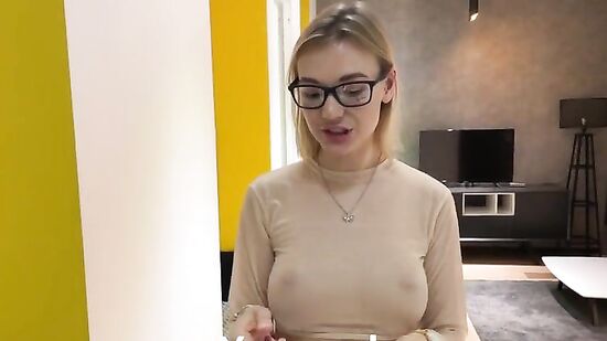 Здравствуйте, ваш заказ.. - Сколько с меня? - 2350 рублей..