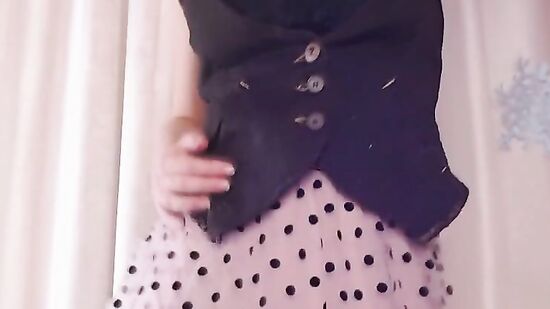 Возбуждающая русская девушка страстно танцует и соблазняет стриптизом на дрочку