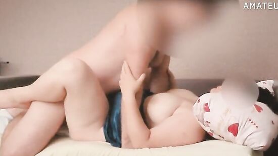 Жена-толстушка изменяет мужу с его другом, пока он в командировке