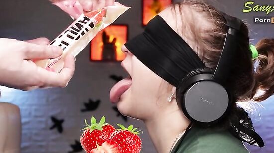 Игра, угадай что это! - Моя лучшая подруга пробует разное мороженное на вкус!