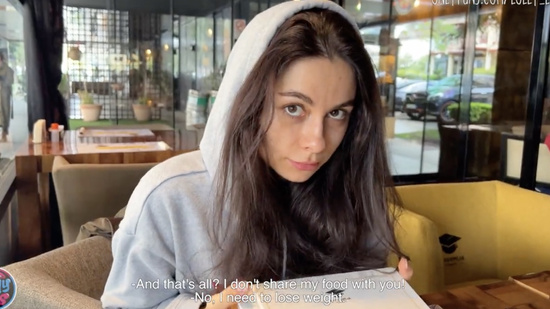 Русские секс блогеры постоянно путешествуют и снимает классное порно для Вас