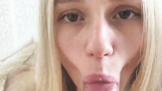 Зашла к другу на секс в бритую киску