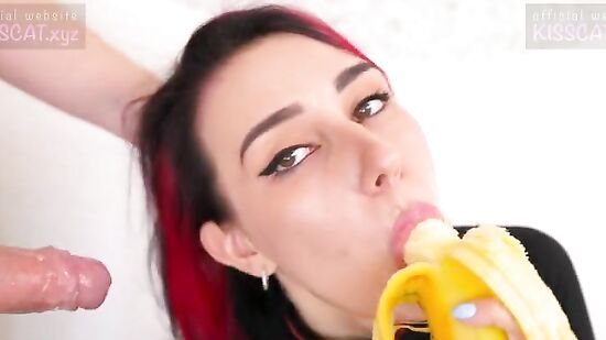Научилась сосать член на бананах