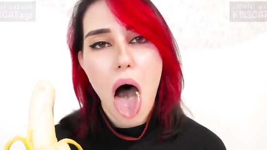 Научилась сосать член на бананах