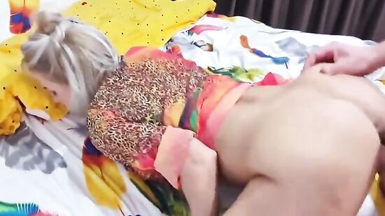 Утренний анальный секс с похотливой мачехой