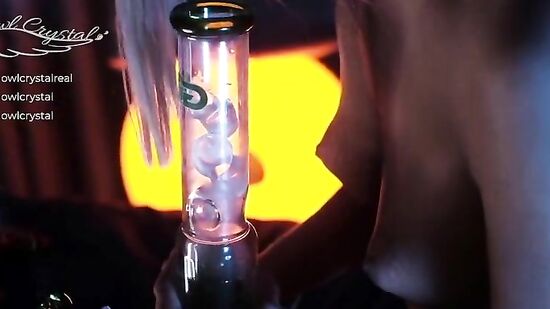 Классная русская блондинка любит чилить и развлекаться с большим членом друга