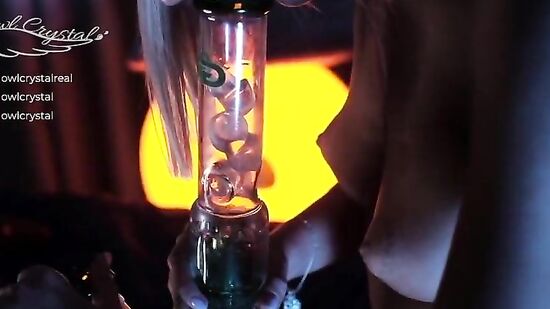 Классная русская блондинка любит чилить и развлекаться с большим членом друга